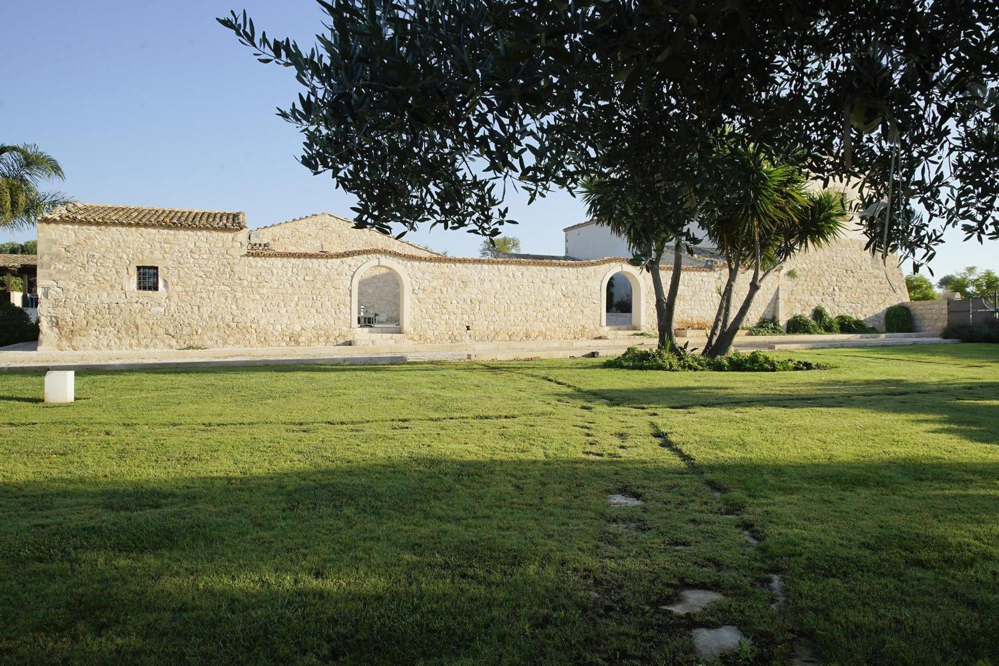Torre Dantona Country Suites Pozzallo Exterior foto